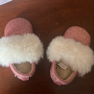 Baby Ugg pink glitter ballet flats. Never worn, no tags or box. Size 2/3